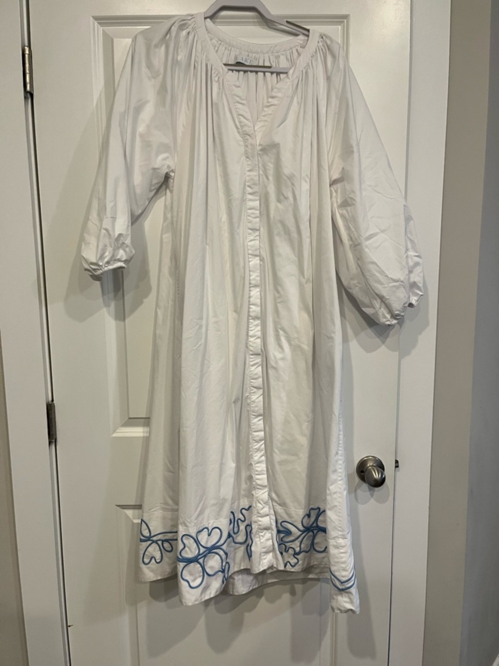 Lake white and blue dress size large long sleeve blue
